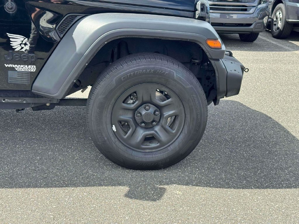 Used 2021 Jeep Wrangler Unlimited Sport AWD/4WD image 9