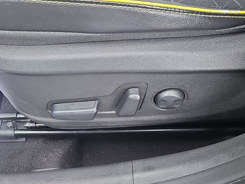 Used 2018 Hyundai Kona Limited image 12