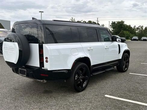 New 2025 Land Rover Defender 130 X-Dynamic SE image 6