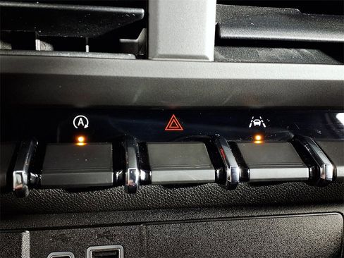 Used 2023 Chevrolet Colorado Trail Boss w/ Technology Package image 22