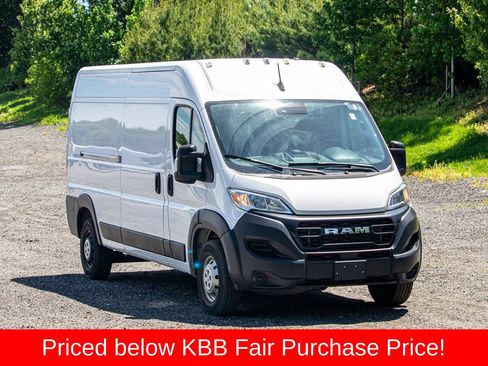 Used 2023 RAM ProMaster 2500 FWD image 12