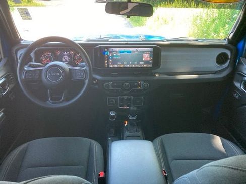 Used 2025 Jeep Gladiator Sport AWD/4WD image 20