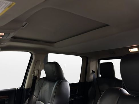 Used 2017 RAM 1500 Laramie AWD/4WD image 34