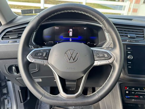 Used 2023 Volkswagen Tiguan SE image 17