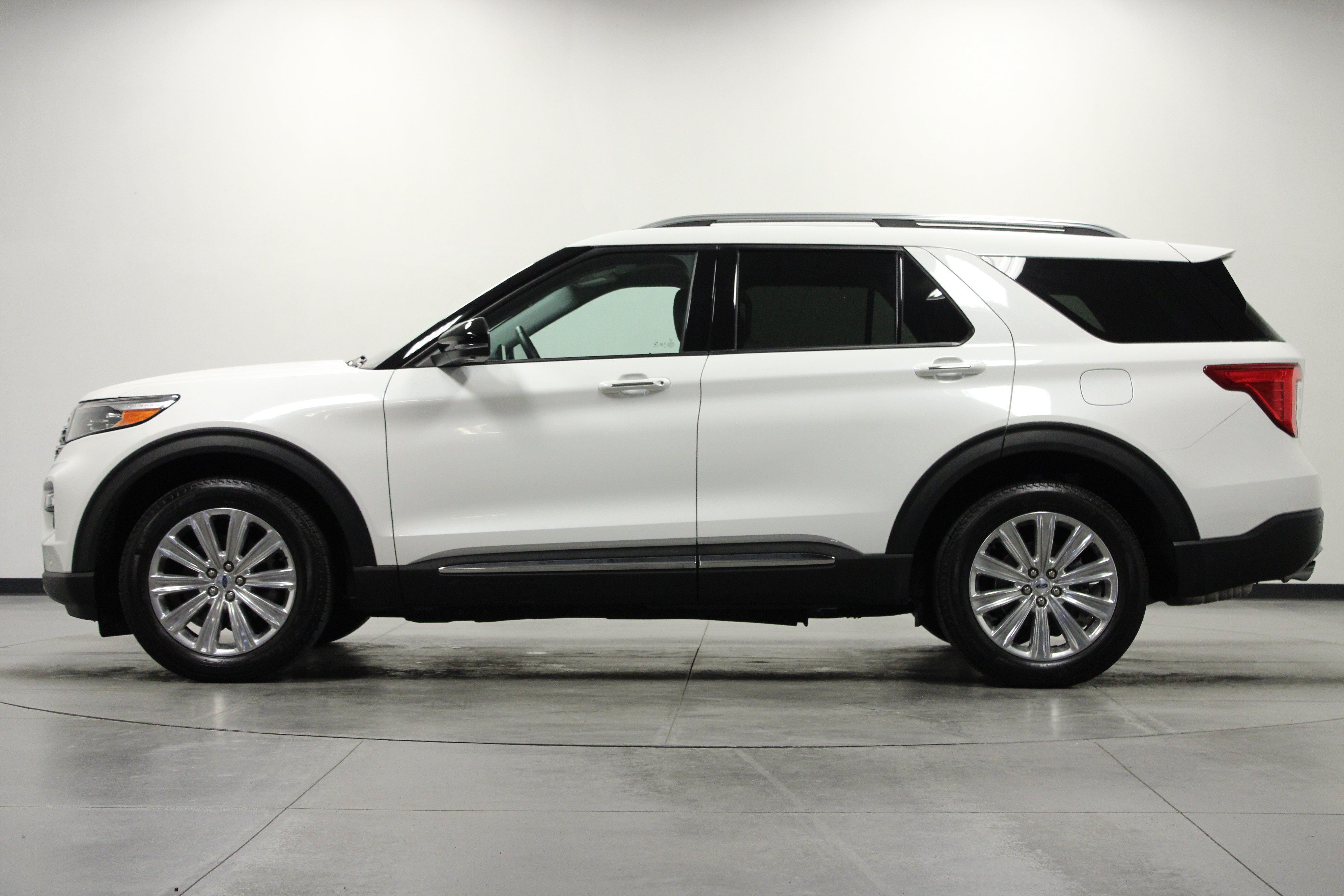 Used 2023 Ford Explorer Limited w/ Limited Technology Package AWD/4WD image 7