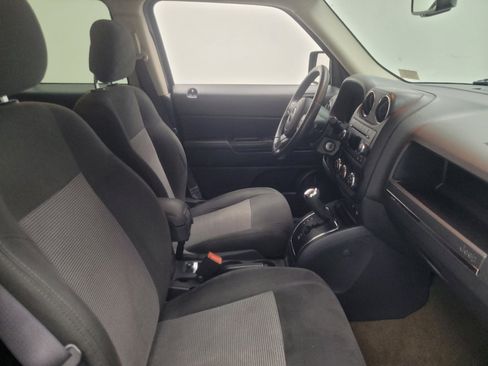 Used 2016 Jeep Patriot Latitude AWD/4WD image 21