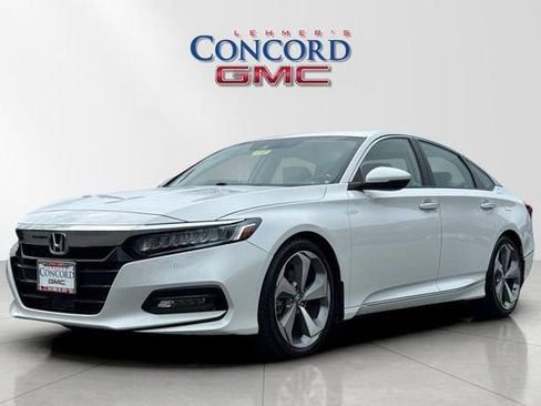 Used 2018 Honda Accord Touring image 8