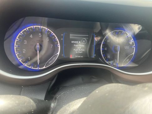 Used 2017 Chrysler Pacifica Touring-L w/ Tire & Wheel Group FWD image 14