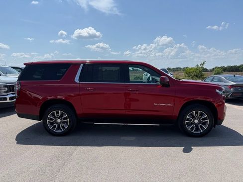 Used 2023 Chevrolet Suburban LT RWD image 32