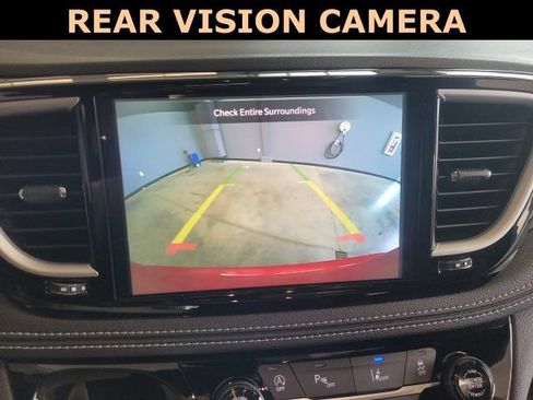 Used 2025 Chrysler Pacifica Select w/ Fav Edition Package FWD image 26
