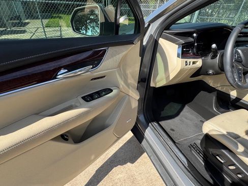 Used 2017 Cadillac XT5 Luxury w/ Driver Awareness Package FWD image 33