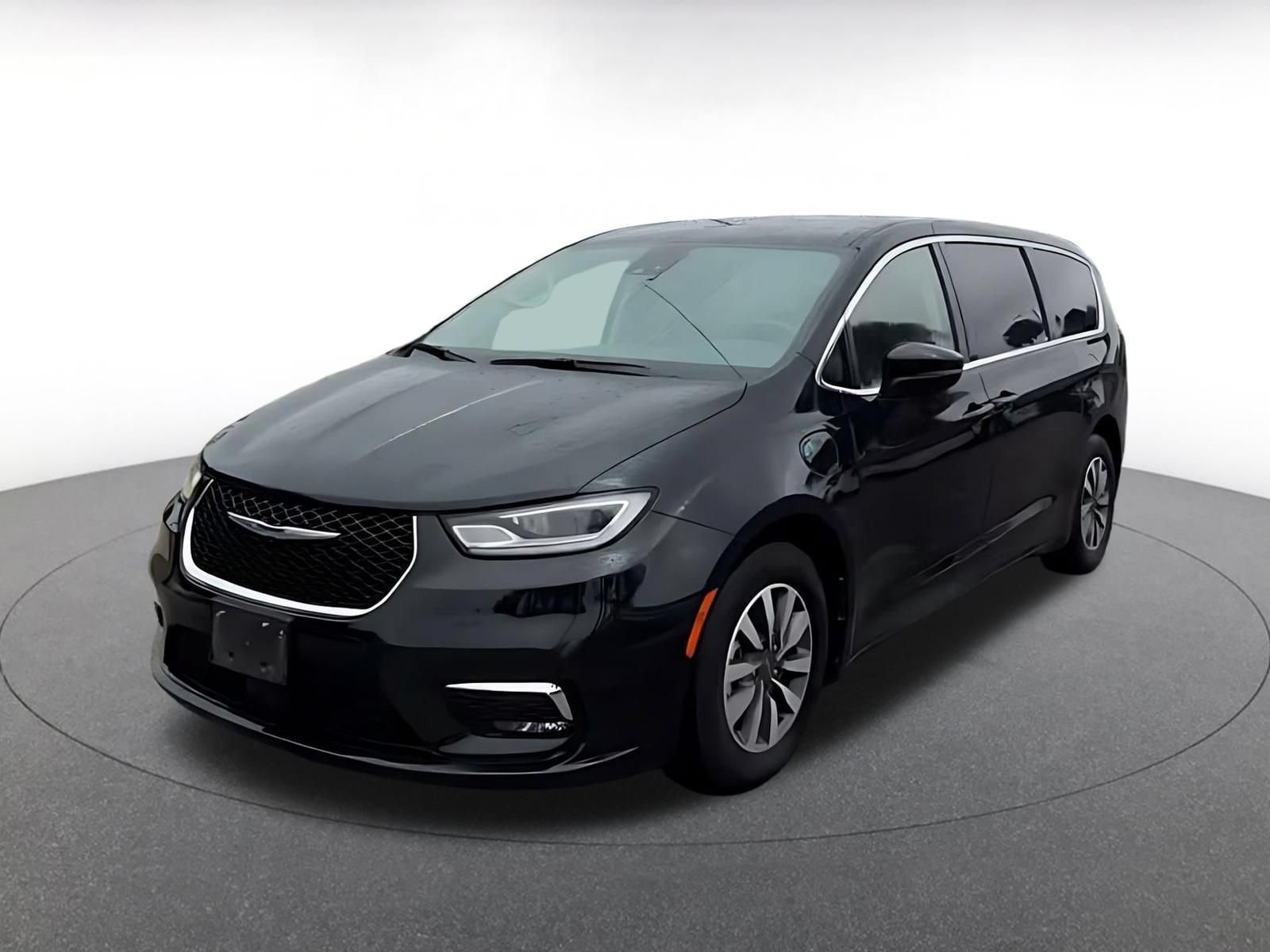 Used 2023 Chrysler Pacifica Touring-L FWD image 6
