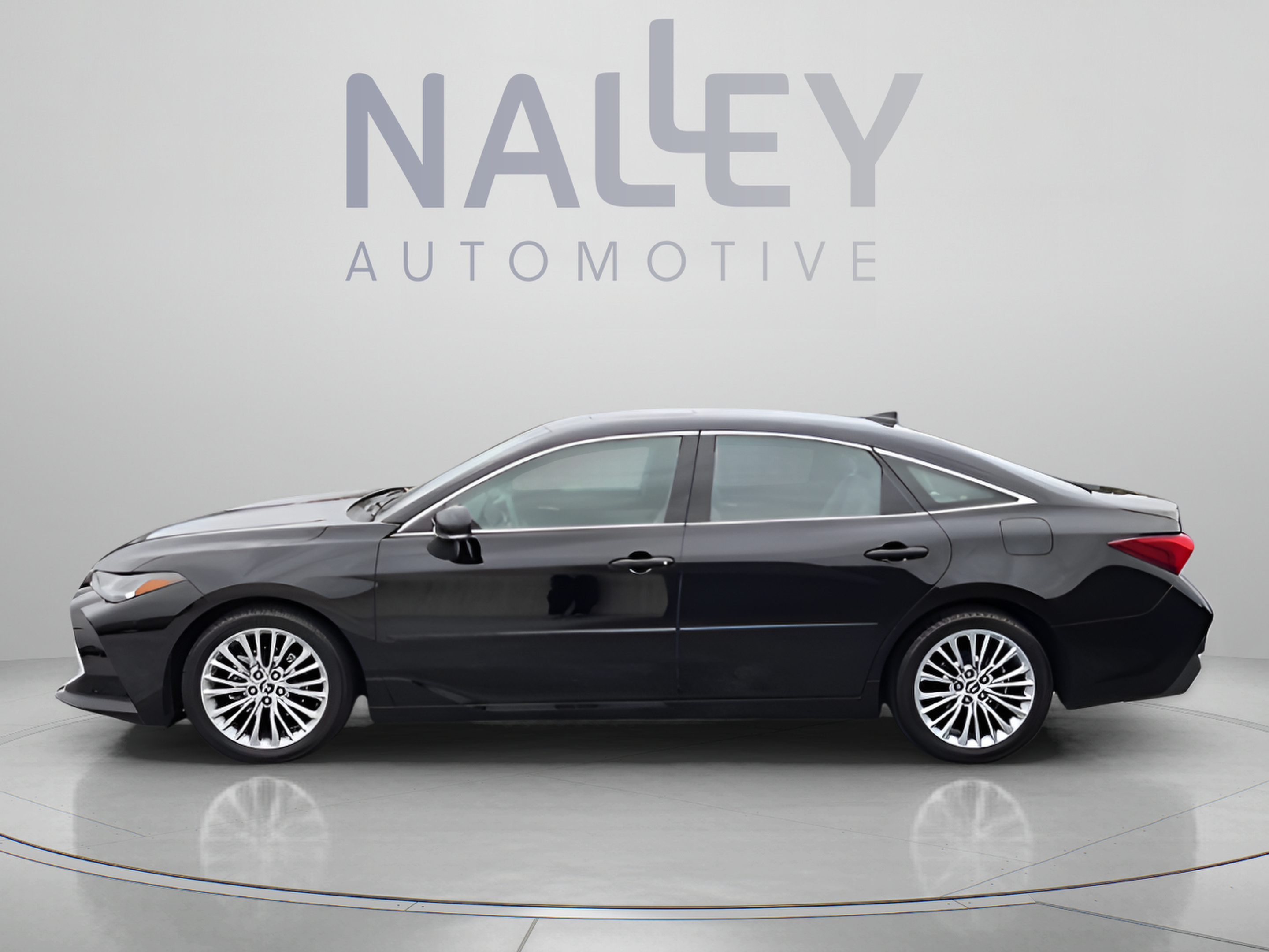 Used 2020 Toyota Avalon Limited FWD image 2