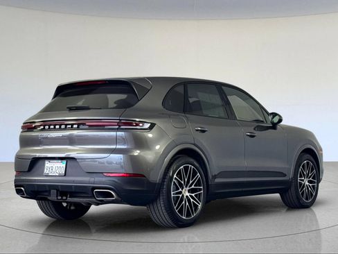 Certified 2026 Porsche Cayenne AWD/4WD image 8
