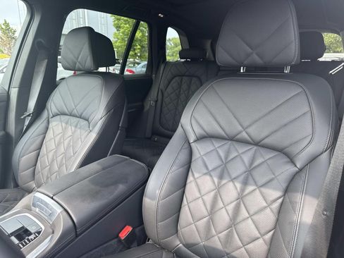 Used 2025 BMW X5 xDrive40i w/ M Sport Package AWD/4WD image 32