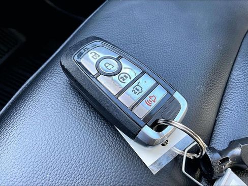 Certified 2024 Ford Edge SEL w/ Convenience Package AWD/4WD image 11