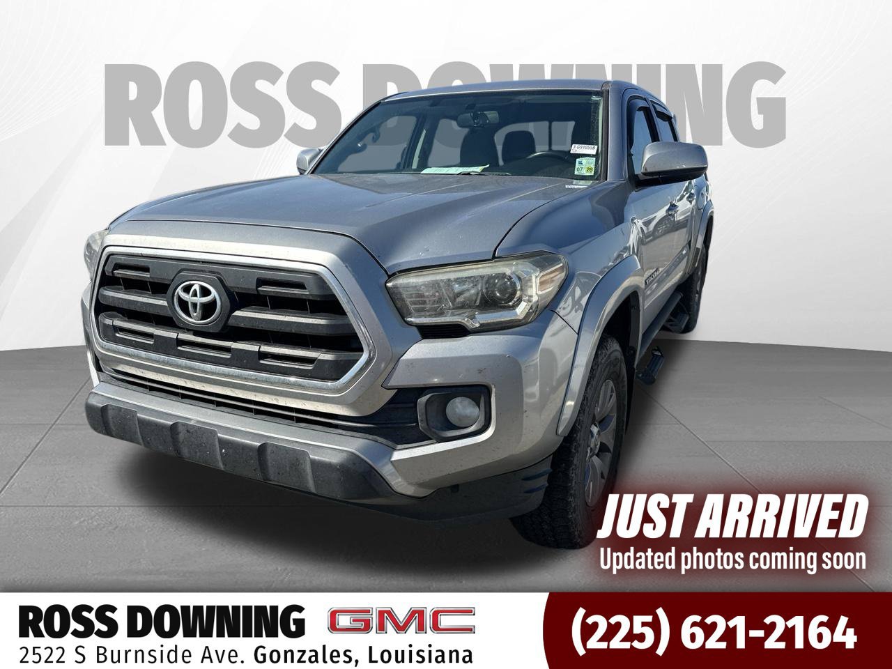 Used 2017 Toyota Tacoma SR5 w/ Tow Package RWD image 1