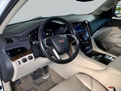 Used 2018 Cadillac Escalade Luxury AWD/4WD image 18