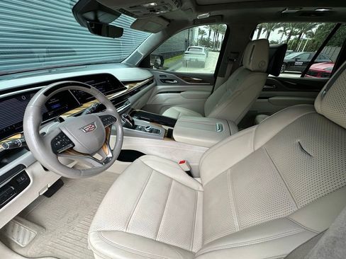 Used 2022 Cadillac Escalade Sport Platinum RWD image 4