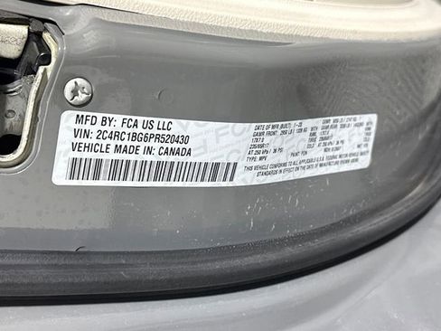 Used 2023 Chrysler Pacifica Touring-L FWD image 12
