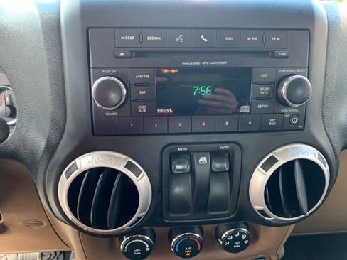 Used 2015 Jeep Wrangler Sahara w/ Connectivity Group AWD/4WD image 31