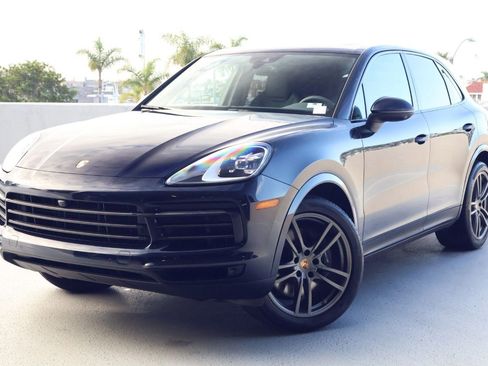 Certified 2023 Porsche Cayenne Platinum Edition image 1