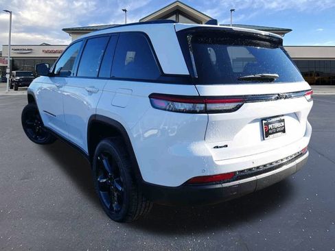 New 2025 Jeep Grand Cherokee Altitude image 18
