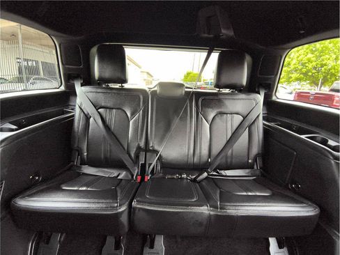 Used 2018 Ford Expedition Limited RWD image 11