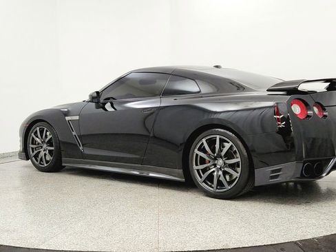 Used 2014 Nissan GT-R Premium image 3