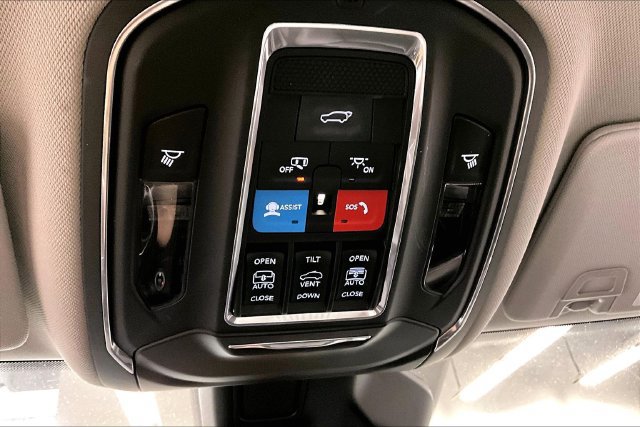 Used 2023 Jeep Grand Cherokee L Limited AWD/4WD image 34