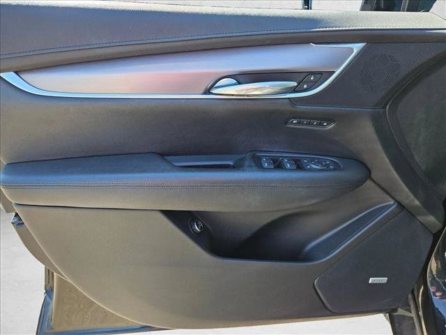 Used 2017 Cadillac XT5 Luxury w/ Driver Awareness Package AWD/4WD image 10