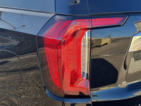 Used 2023 GMC Yukon SLT image 10