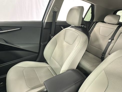 New 2025 Kia Niro EX Touring image 13