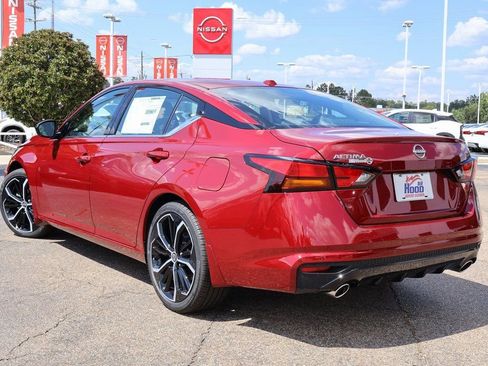 New 2025 Nissan Altima 2.5 SR image 2