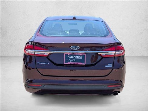 Used 2017 Ford Fusion SE w/ Fusion SE Technology Package FWD image 7