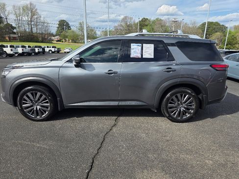 Used 2022 Nissan Pathfinder SL w/ SL Premium Package FWD image 6