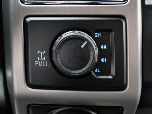 Used 2018 Ford F150 Platinum w/ Equipment Group 701A Luxury AWD/4WD image 30