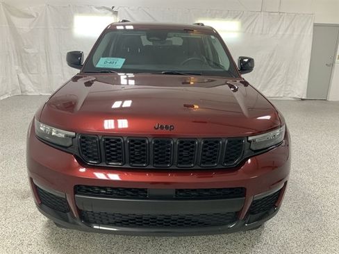 Used 2023 Jeep Grand Cherokee L Limited w/ Black Appearance Package AWD/4WD image 3