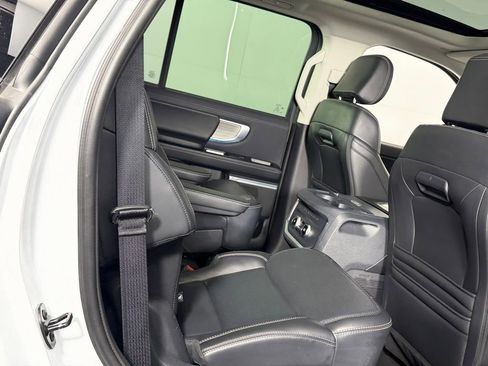 Used 2025 Ford Expedition Platinum AWD/4WD image 32