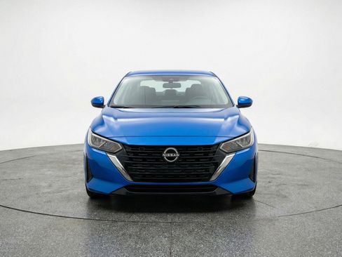 Used 2025 Nissan Sentra SV image 2