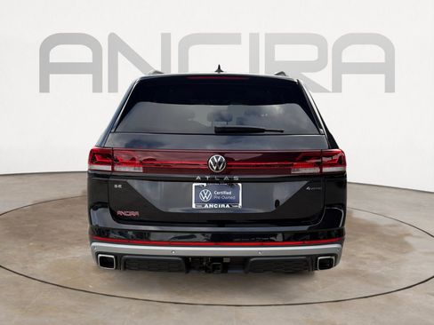 Certified 2024 Volkswagen Atlas Peak Edition SE AWD/4WD image 9