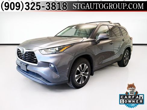 Used 2022 Toyota Highlander XLE AWD/4WD image 1