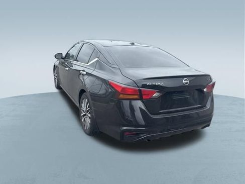 Used 2023 Nissan Altima 2.5 SV w/ SV Premium Package FWD image 11