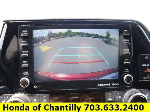 Used 2022 Toyota Highlander XSE FWD image 18