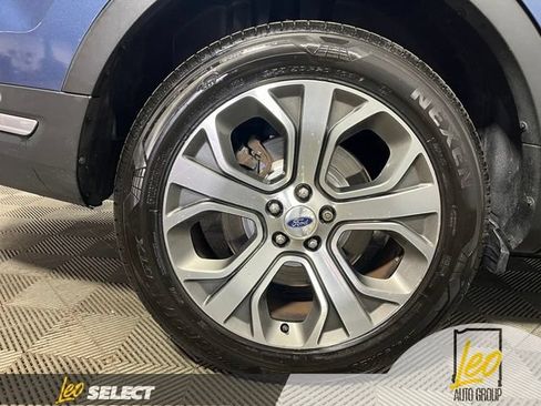Used 2018 Ford Explorer Platinum AWD/4WD image 30