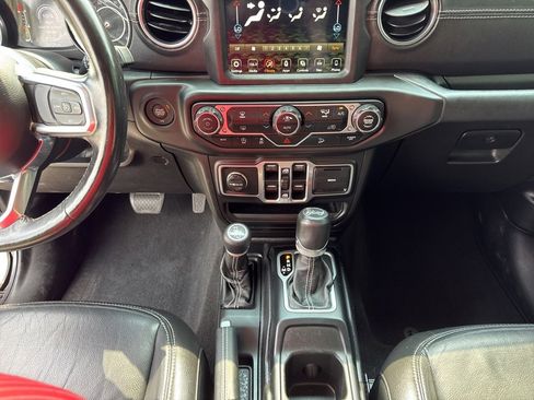 Used 2018 Jeep Wrangler Unlimited Sahara image 41