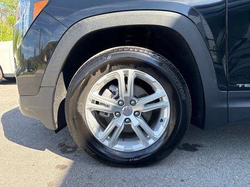 Used 2024 GMC Terrain SLE AWD/4WD image 10