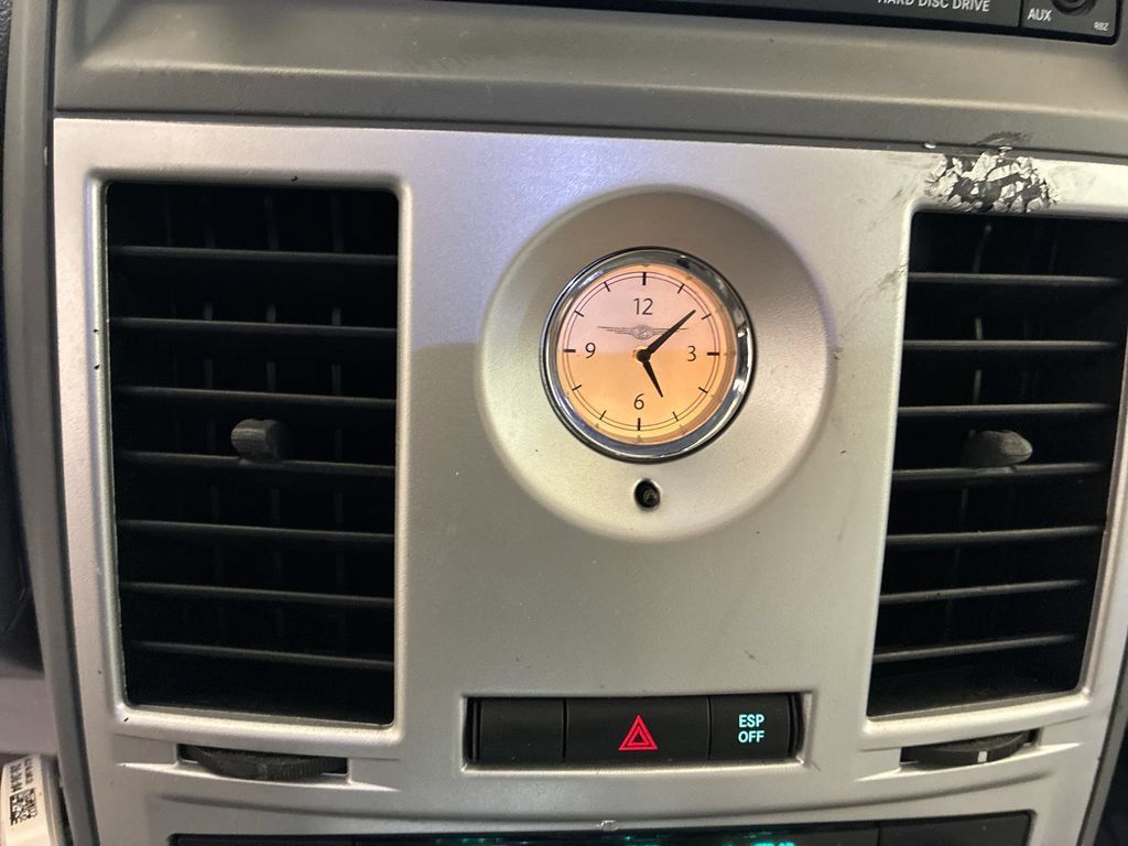 Used 2010 Chrysler Town & Country Limited w/ Entertainment Group #3 FWD image 16