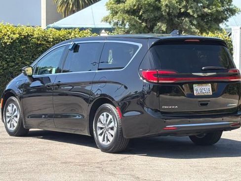 Used 2024 Chrysler Pacifica Limited FWD image 6