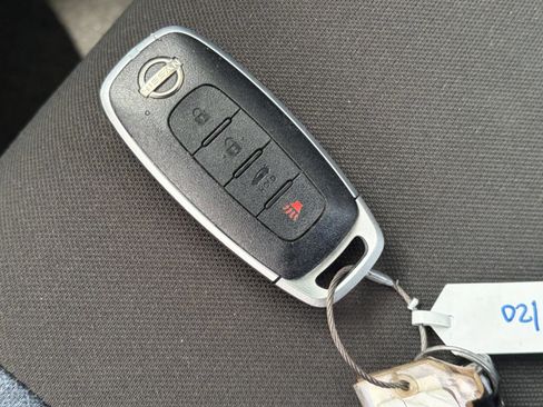 Used 2025 Nissan Versa SV FWD image 21
